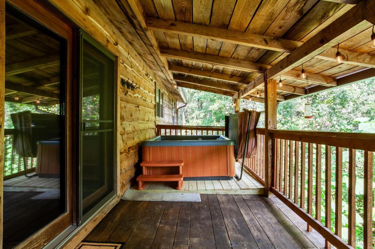 פיג'ן פורג' Forest Home Hot Tub Fire Pit Pool Table מראה חיצוני תמונה
